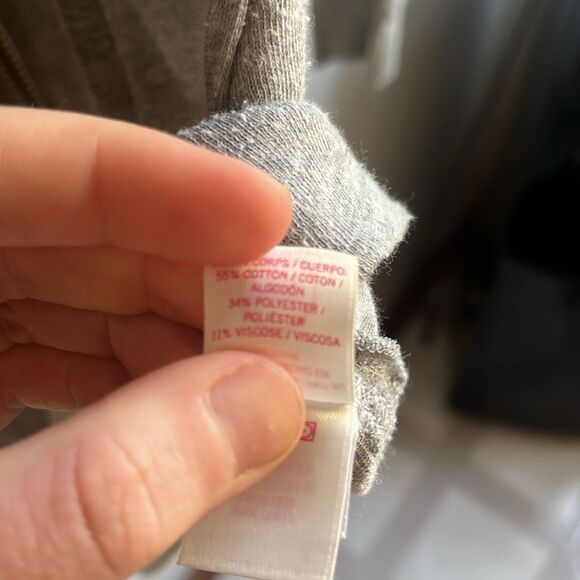 PINK VICTORIA’s SECRET SIZE LARGE LIGHTWEIGHT ZIP UP HOODIE - Picture 2 of 7